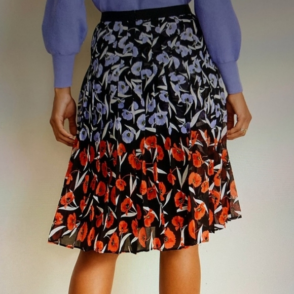 Ann Taylor Pleated Floral Skirt Blue Red Black - Picture 3 of 7